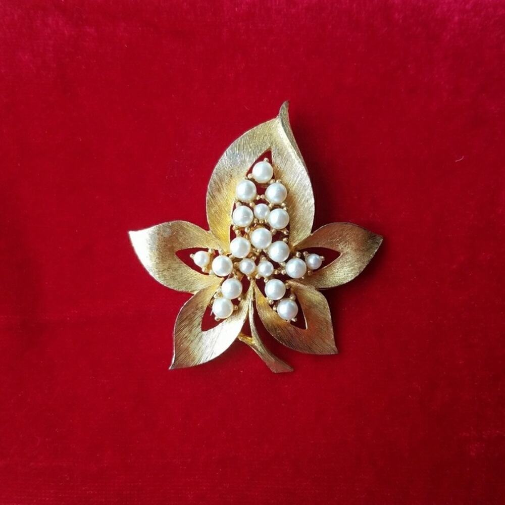 Vtg JONETTE Leaf Faux Pearl Textured Brooch Pin Lapel Scarf Coat Jacket